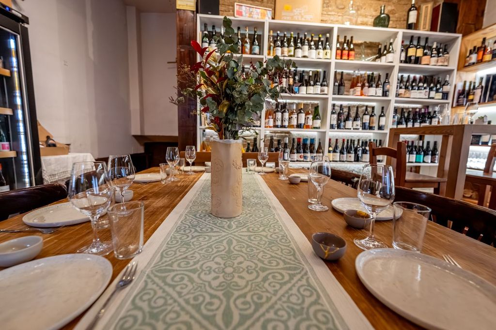 4 WINES & 4 BITES TASTING