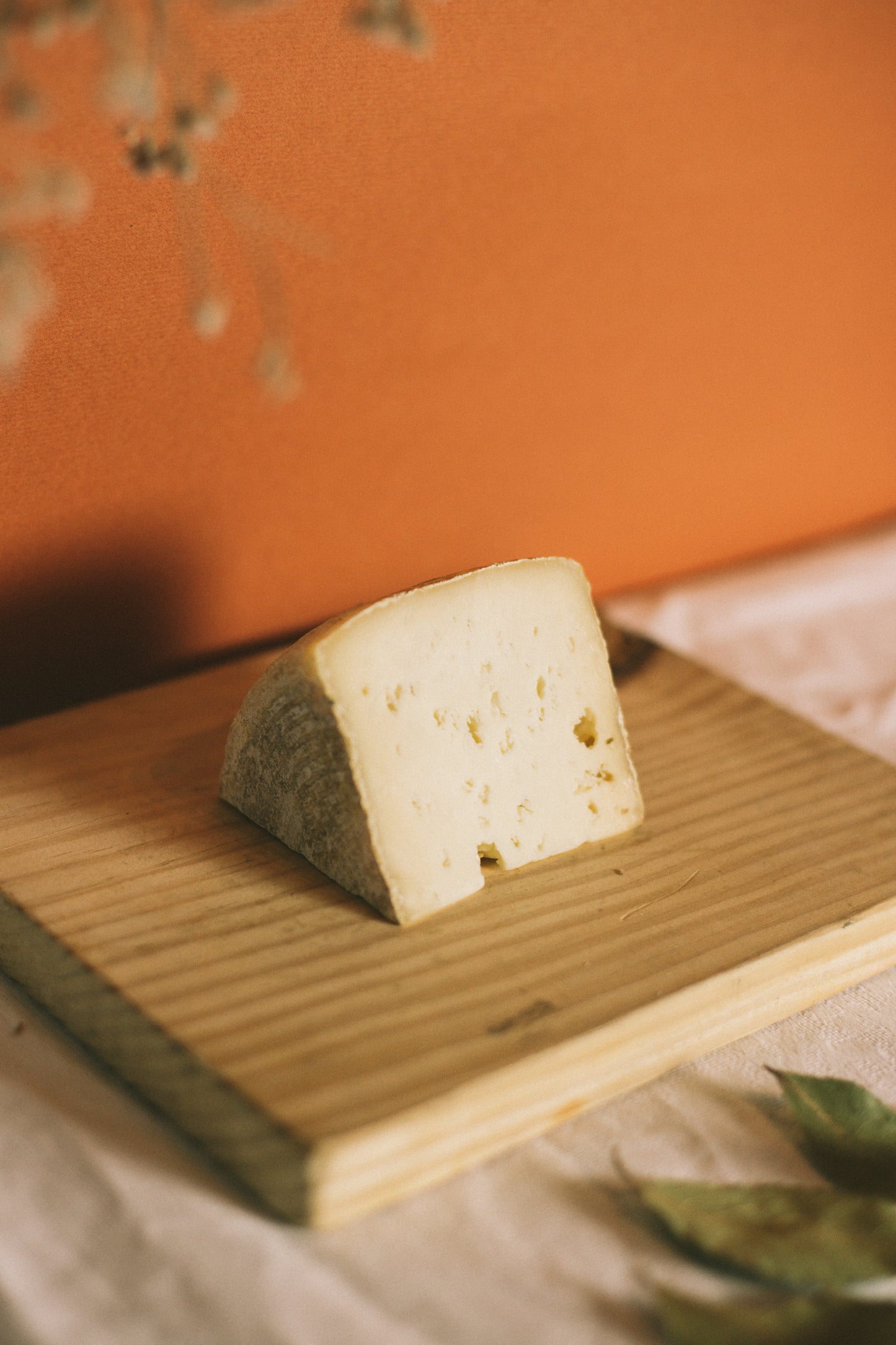 Semicured cow cheese from Granja Maravillas