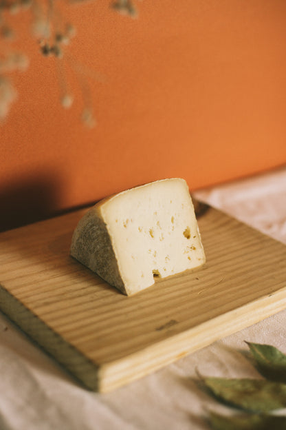 Semicured cow cheese from Granja Maravillas